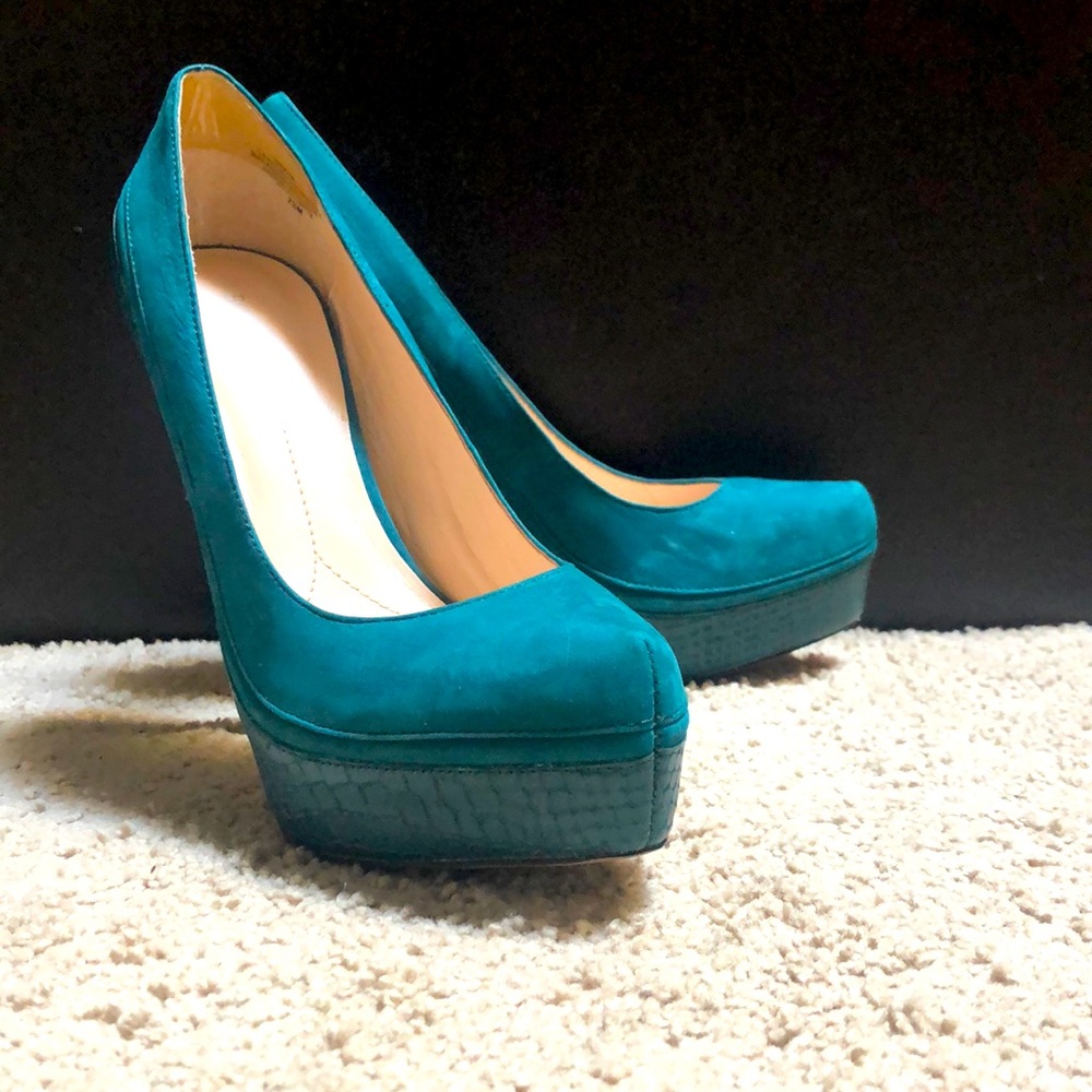 Boutique 9 teal snake print platform pump.